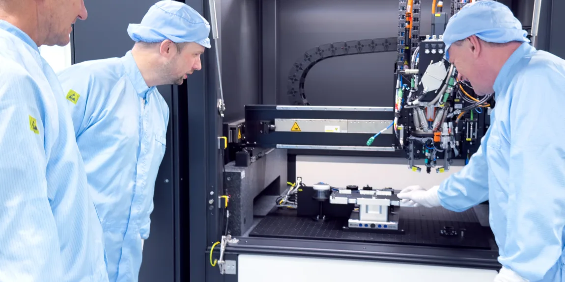 The Team 2 | Optica Assembly Machine | LouwersHanique