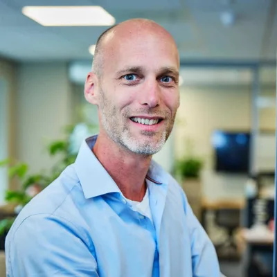 “Samen de schouders eronder zetten”: mijn rol als Supply Chain Manager bij LouwersHanique