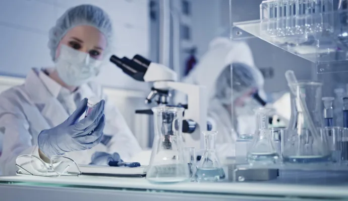 leading manufacturer of custom made industrial and scientific glassware