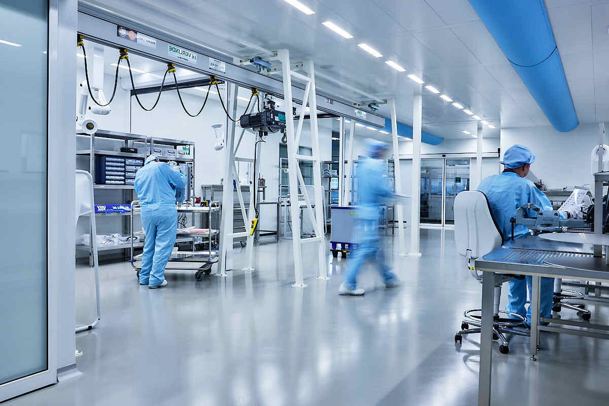 class 1000 cleanroom assembly of technical components