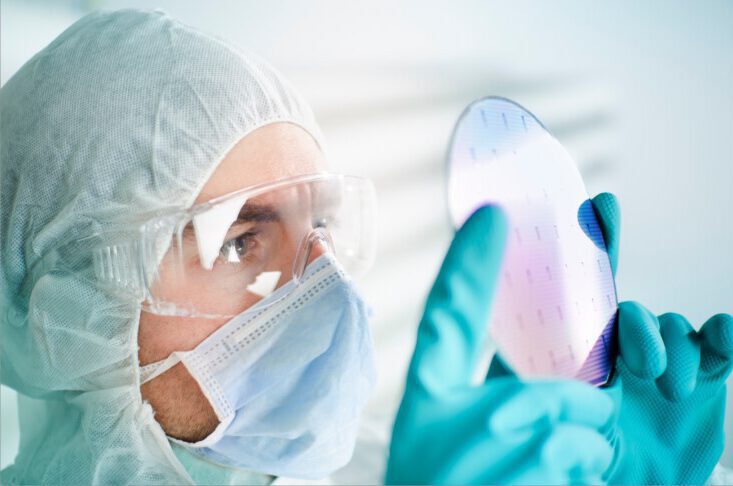 CNC machined fused silica glass wafers for semiconductors