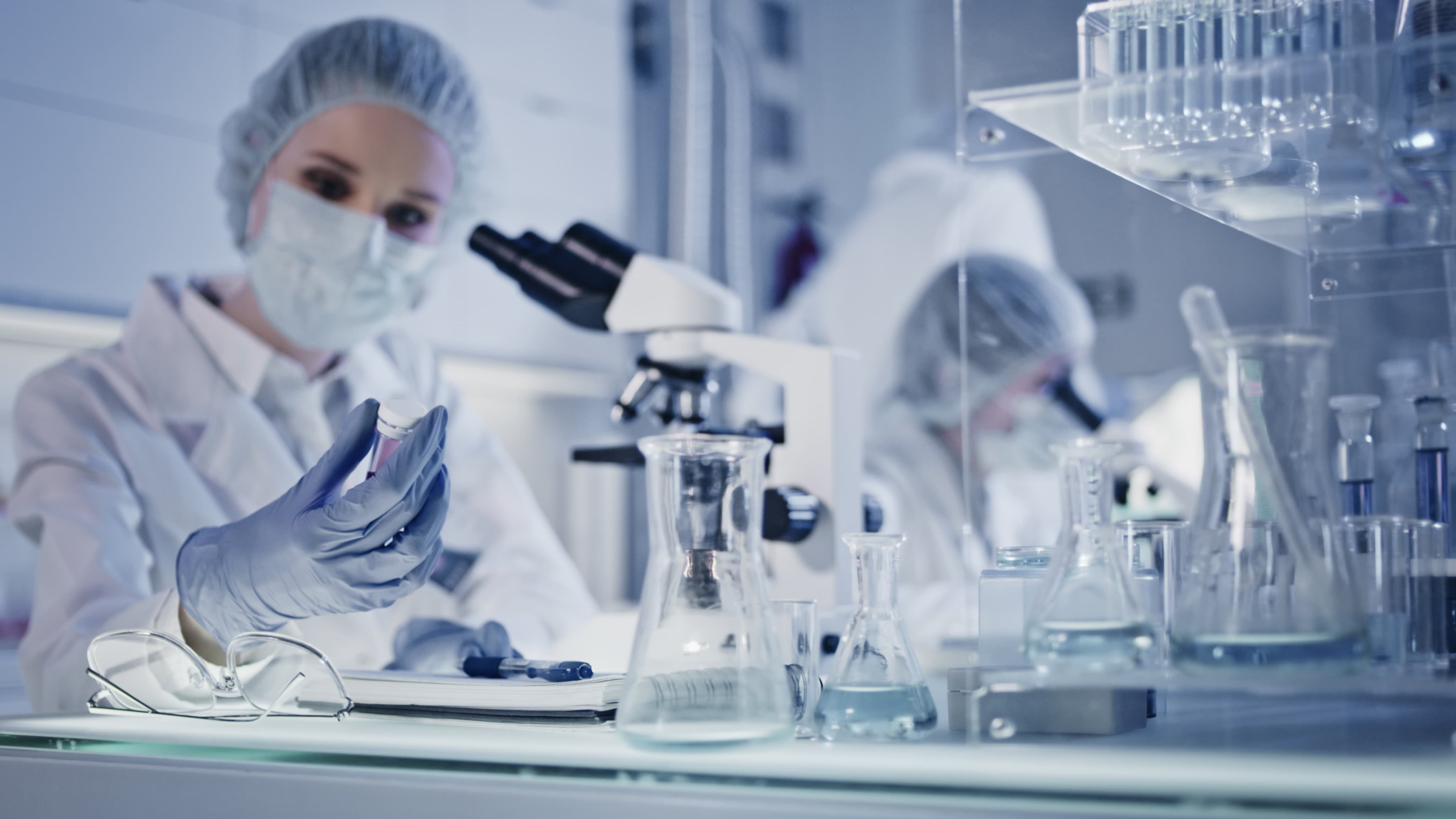 leading manufacturer of custom made industrial and scientific glassware